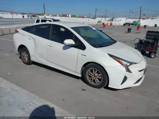 JTDKARFU2G3004015 — 2016 Toyota Prius Two Eco, Левый бок (Left Side), фото до ремонта