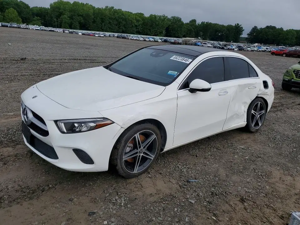 WDD3G4EB7KW000724 — 2019 Mercedes-Benz A, Боковая часть, фото до ремонта