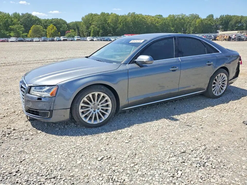 WAUJ2AFD2FN037297 — 2015 Audi A8, Задняя часть, фото до ремонта