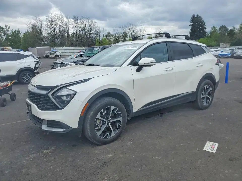KNDPVCAG5P7109164 — 2023 Kia Sportage, боковая часть, фото до ремонта
