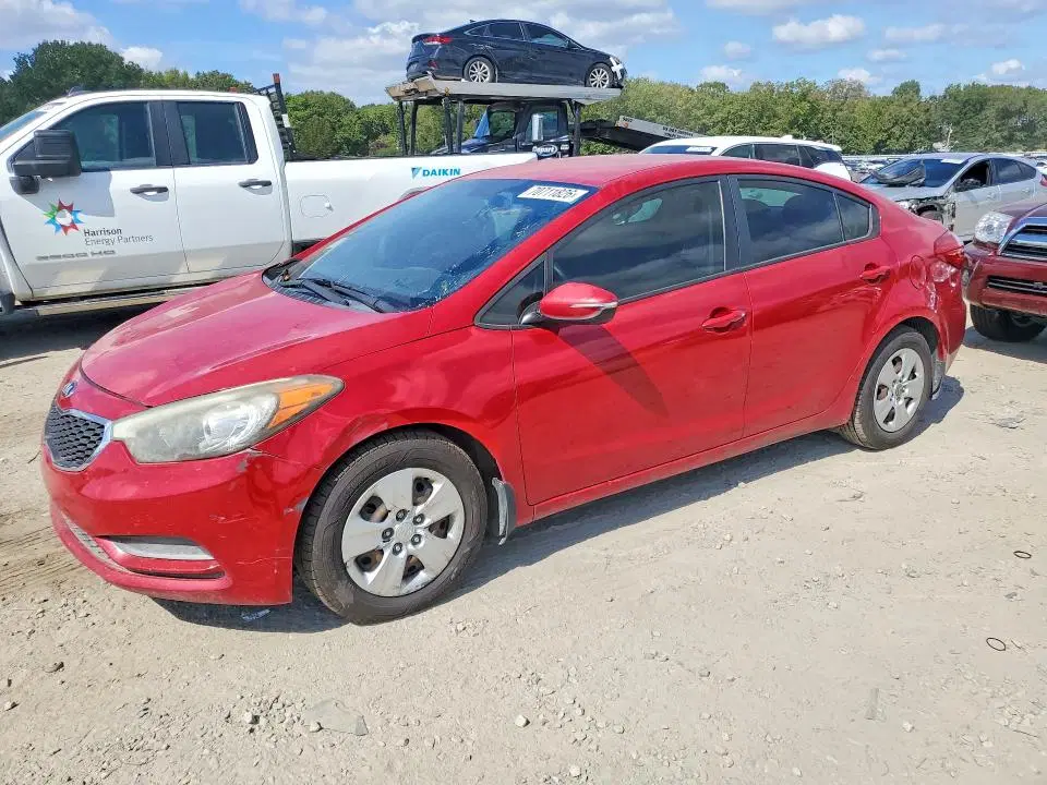 KNAFX4A66G5553990 — 2016 Kia Forte, передняя часть, фото до ремонта