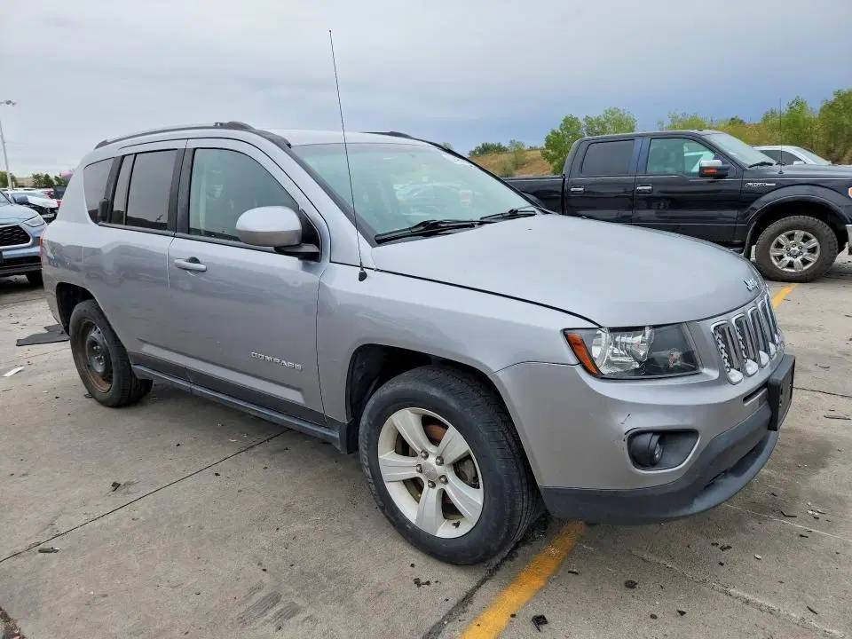 2017 Jeep Compass VIN 1C4NJDEB8HD196777 фото 4